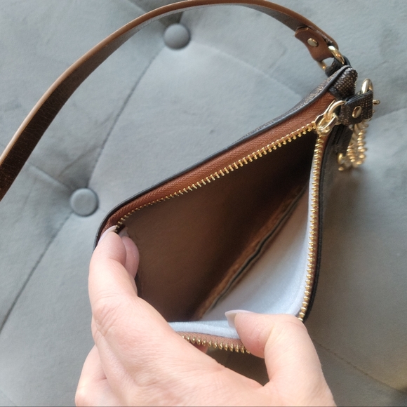 New, no tag, Michael Kors     Fannypack - Picture 7 of 7